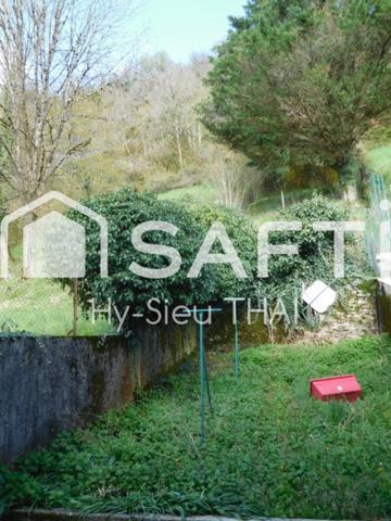 Maison de Ville, A Rénover, 108 m2 habitables sur 2 étages, 5 pièces, Combles aménageables, Montréal la Cluse,