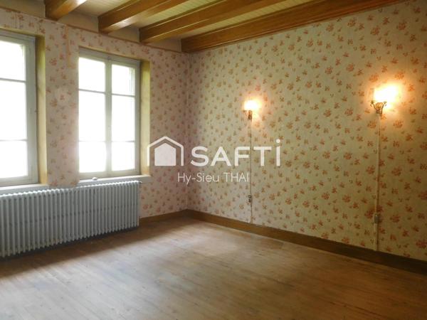 Maison de Ville, A Rénover, 108 m2 habitables sur 2 étages, 5 pièces, Combles aménageables, Montréal la Cluse,