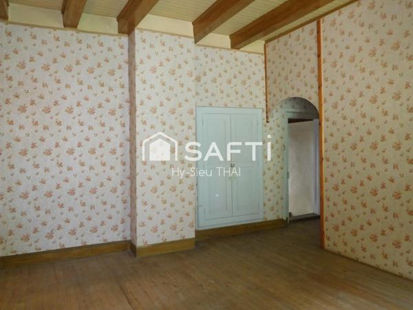 Maison de Ville, A Rénover, 108 m2 habitables sur 2 étages, 5 pièces, Combles aménageables, Montréal la Cluse,