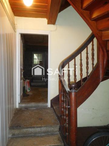 Maison de Ville, A Rénover, 108 m2 habitables sur 2 étages, 5 pièces, Combles aménageables, Montréal la Cluse,