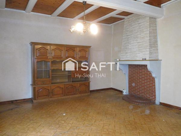 Maison de Ville, A Rénover, 108 m2 habitables sur 2 étages, 5 pièces, Combles aménageables, Montréal la Cluse,