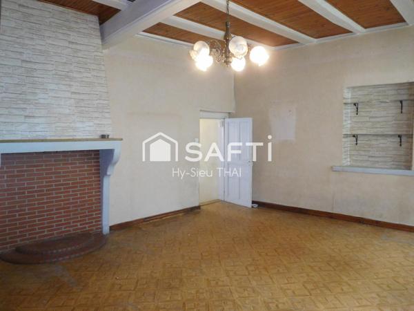 Maison de Ville, A Rénover, 108 m2 habitables sur 2 étages, 5 pièces, Combles aménageables, Montréal la Cluse,