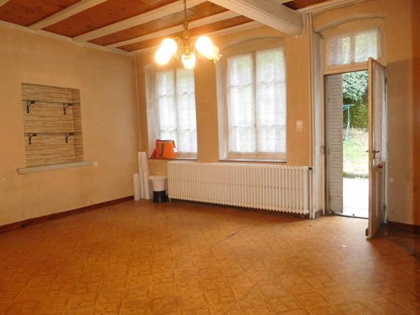 Maison de Ville, A Rénover, 108 m2 habitables sur 2 étages, 5 pièces, Combles aménageables, Montréal la Cluse,