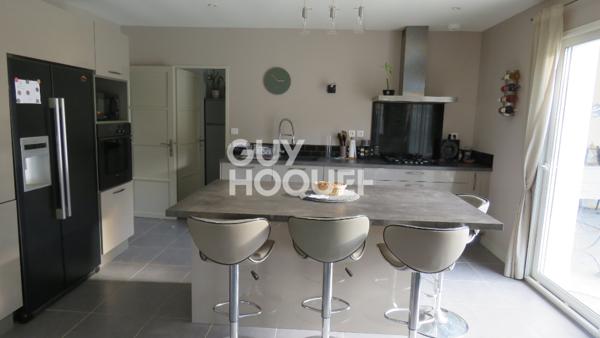 MAISON À LOUER DE 5 PIÈCES DE 138,00 M²