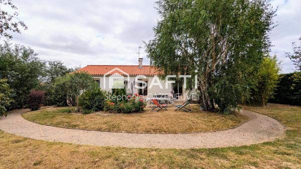 Maison chouchoutée avec garage et joli jardin