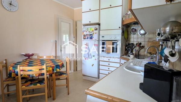 Maison chouchoutée avec garage et joli jardin