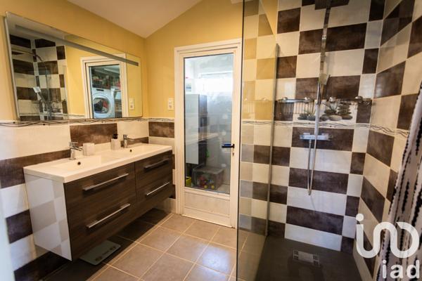 House for sale 5 rooms 103 m² Morières-lès-Avignon