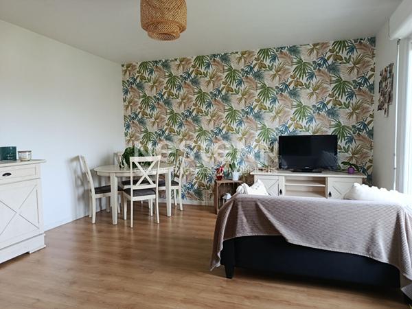 Appartement 3 pièces à vendre à Fontenay-le-Comte, 2 chambres, garage. Pas de travaux.