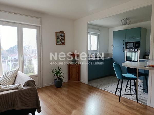 Appartement 3 pièces à vendre à Fontenay-le-Comte, 2 chambres, garage. Pas de travaux.