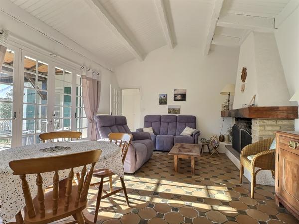 Maison Loix sur très beau terrain