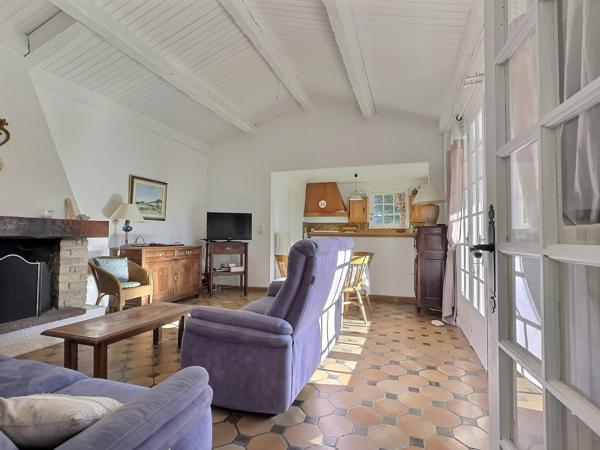 Maison Loix sur très beau terrain