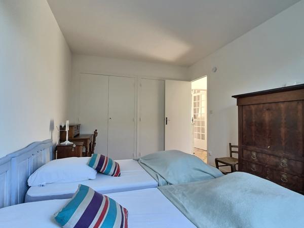 Maison Loix sur très beau terrain