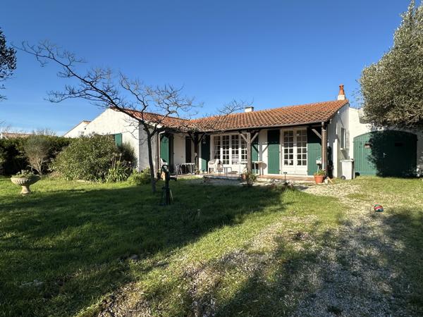 Maison Loix sur très beau terrain