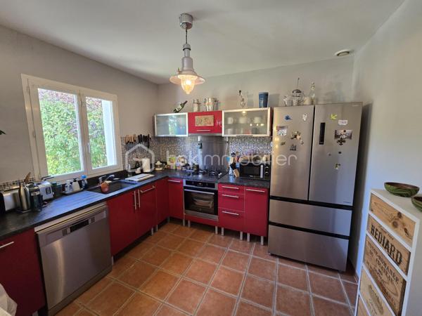 Garage, piscine, grande terrasse, 4 chambres, 2 salles d’eau et belle pièce de vie ouverte sur l’extérieur : une maison familiale complète, confortable et parfaitement équipée, dans un secteur résidentiel recherché et préservé des regards.
Dans l’un des secteurs recherchés et résidentiels de Gignac-la-Nerthe, au calme et à proximité des commerces et des écoles, découvrez cette agréable maison familiale de 121 m² habitables, construite en 2002 sur une parcelle de 700 m².
LES ATOUTS EN UN COUP D’ŒIL
Un extérieur privilégié
•	Terrain de 700 m²
•	Grande terrasse
•	Jardin d’agrément verdoyant
•	Piscine
•	Aucun vis-à-vis
•	Garage
Une maison pensée pour la vie de famille
•	121 m² habitables
•	4 chambres
•	Grande pièce de vie
•	Cuisine ouverte aménagée et équipée
•	Chambre avec accès direct à la piscine
•	Salle d’eau avec WC au niveau inférieur
•	Grande buanderie
•	Nombreux rangements
Des équipements performants
•	DPE classé B
•	Chauffage et climatisation gainables
•	Panneaux photovoltaïques
•	Chauffe-eau thermodynamique
•	Cheminée avec insert
•	Système d’alarme
•	Four à pizza
UNE BELLE PIÈCE DE VIE AU CŒUR DE LA MAISON
Le niveau principal s’organise autour d’une vaste pièce de vie, particulièrement conviviale, réunissant un espace salon avec cheminée avec insert, un espace séjour et une cuisine ouverte aménagée et équipée.
Les différents espaces communiquent naturellement et offrent une belle sensation de volume et de convivialité.
Le salon bénéficie d’une ouverture directe sur la grande terrasse et le jardin, permettant de profiter pleinement des extérieurs et de créer une agréable continuité entre intérieur et extérieur.
UNE ORGANISATION FAMILIALE PARTICULIÈREMENT FONCTIONNELLE
La maison est organisée sur deux niveaux avec un demi-niveau, ce qui lui confère une distribution agréable et originale.
Dès l’entrée, plusieurs espaces de rangement facilitent l’organisation du quotidien.
Le demi-niveau inférieur accueille une grande buanderie, particulièrement pratique pour une famille, ainsi qu’un accès direct au garage.
Ce même niveau dispose également d’une chambre bénéficiant d’un accès direct à la piscine, ainsi que d’une salle d’eau avec WC. Un espace particulièrement pratique pour une famille ou pour recevoir des amis.
À l’étage, l’espace nuit accueille trois chambres, ainsi qu’une salle de bains et un WC indépendant.
La maison offre ainsi quatre chambres au total, avec une répartition particulièrement adaptée à la vie familiale.
UN EXTÉRIEUR IDÉAL POUR PROFITER DES BEAUX JOURS
Implantée sur une parcelle de 700 m², la maison bénéficie d’un extérieur particulièrement agréable et préservé des regards, sans aucun vis-à-vis.
La grande terrasse, véritable prolongement de la pièce de vie, permet d’aménager un agréable espace repas et un salon extérieur pour profiter pleinement des beaux jours.
La piscine vient compléter cet espace de vie extérieur et invite à profiter des journées ensoleillées en famille ou entre amis.
Un espace convivial avec four à pizza vient également compléter cet extérieur, tandis que quelques espaces verts et un jardin d’agrément verdoyant entourent la maison et apportent une agréable touche de verdure à l’ensemble.
UN EMPLACEMENT RECHERCHÉ
Située dans un quartier calme et agréable de Gignac-la-Nerthe, cette maison bénéficie d’un environnement résidentiel tout en restant à proximité des commerces et des écoles.
Elle conviendra parfaitement à une famille recherchant une maison confortable, fonctionnelle et bien équipée, avec un véritable espace extérieur et la possibilité de recevoir famille ou amis dans d’excellentes conditions.
Une maison familiale complète et agréable à vivre, idéale pour une famille à la recherche d’espace, de confort et d’un extérieur privilégié, tout en bénéficiant d’une distribution particulièrement fonctionnelle.
À découvrir rapidement !
Fabrice Geneuil – BSK Immobilier
Votre projet immobilier est ma priorité.