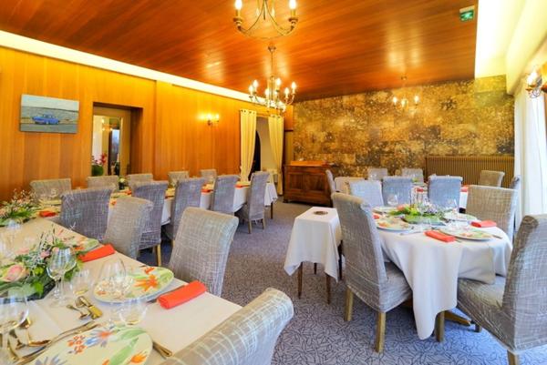 Dpt Allier (03), à vendre ESTIVAREILLES , Murs et Fond ,  Hôtel - Restaurant -Bar ( licence 4 ) 10 minutes de Montluçon