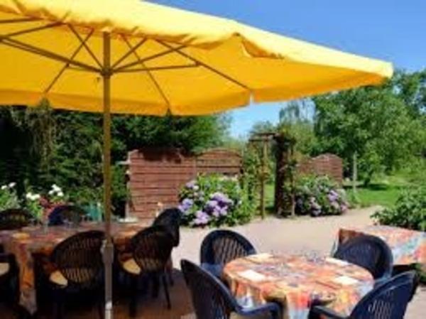 Dpt Allier (03), à vendre ESTIVAREILLES , Murs et Fond ,  Hôtel - Restaurant -Bar ( licence 4 ) 10 minutes de Montluçon