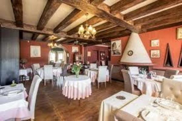 Dpt Allier (03), à vendre ESTIVAREILLES , Murs et Fond ,  Hôtel - Restaurant -Bar ( licence 4 ) 10 minutes de Montluçon