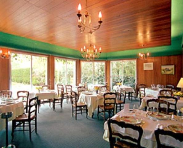 Dpt Allier (03), à vendre ESTIVAREILLES , Murs et Fond ,  Hôtel - Restaurant -Bar ( licence 4 ) 10 minutes de Montluçon
