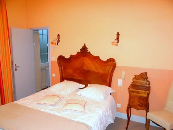 Dpt Allier (03), à vendre ESTIVAREILLES , Murs et Fond ,  Hôtel - Restaurant -Bar ( licence 4 ) 10 minutes de Montluçon