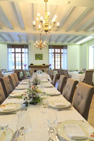 Dpt Allier (03), à vendre ESTIVAREILLES , Murs et Fond ,  Hôtel - Restaurant -Bar ( licence 4 ) 10 minutes de Montluçon