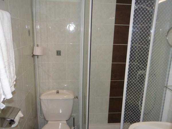 Dpt Allier (03), à vendre ESTIVAREILLES , Murs et Fond ,  Hôtel - Restaurant -Bar ( licence 4 ) 10 minutes de Montluçon