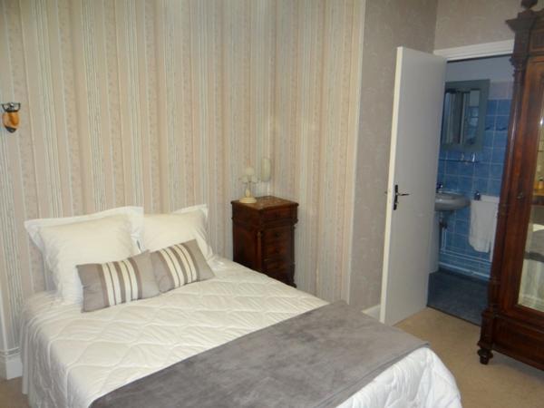 Dpt Allier (03), à vendre ESTIVAREILLES , Murs et Fond ,  Hôtel - Restaurant -Bar ( licence 4 ) 10 minutes de Montluçon