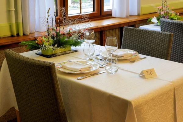 Dpt Allier (03), à vendre ESTIVAREILLES , Murs et Fond ,  Hôtel - Restaurant -Bar ( licence 4 ) 10 minutes de Montluçon
