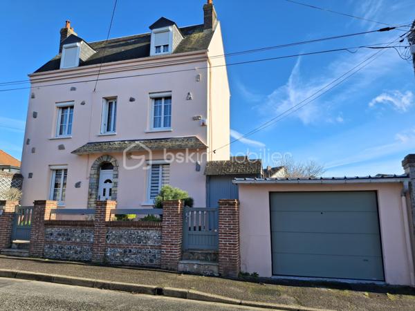 🔥 MAISON FAMILIALE AVEC VUE MER – FORT POTENTIEL À RÉVÉLER ! 🔥

📍 Dieppe – Quartier Vieux Neuville (calme & recherché)

Vous cherchez une maison avec du cachet, de l’espace et la possibilité de créer un lieu à votre image ?
👉 Cette maison est une vraie opportunité.

Derrière sa façade pleine de charme (à l'origine maison en briques comme dans le quartier), découvrez 135 m² à réinventer selon vos envies, avec déjà tout ce qu’il faut pour séduire :

✨ Un séjour lumineux de 35 m² avec cheminée, ouvert sur le jardin
✨ 4 à 5 chambres possibles, dont certaines avec vue mer 🌊
✨ Jardin intimiste de 422 m², clos, sans vis-à-vis
✨ Quartier prisé, au calme, proche de tout

🏡 Une maison saine et bien entretenue, qui offre une excellente base…
💡 Travaux d’isolation  et de rafraichissement à prévoir pour en faire un véritable cocon moderne et confortable.

👉 Parfaite pour :
•	une grande famille 
•	une résidence secondaire pleine de charme 
•	un projet de valorisation avec fort potentiel 

📞 Ne tardez pas : contactez-moi dès maintenant pour organiser une visite et découvrir tout ce que cette maison peut devenir.