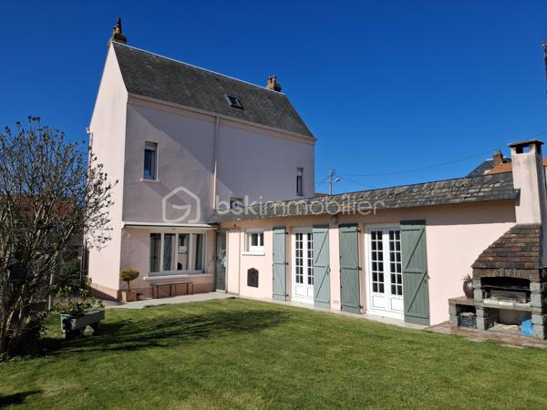 🔥 MAISON FAMILIALE AVEC VUE MER – FORT POTENTIEL À RÉVÉLER ! 🔥

📍 Dieppe – Quartier Vieux Neuville (calme & recherché)

Vous cherchez une maison avec du cachet, de l’espace et la possibilité de créer un lieu à votre image ?
👉 Cette maison est une vraie opportunité.

Derrière sa façade pleine de charme (à l'origine maison en briques comme dans le quartier), découvrez 135 m² à réinventer selon vos envies, avec déjà tout ce qu’il faut pour séduire :

✨ Un séjour lumineux de 35 m² avec cheminée, ouvert sur le jardin
✨ 4 à 5 chambres possibles, dont certaines avec vue mer 🌊
✨ Jardin intimiste de 422 m², clos, sans vis-à-vis
✨ Quartier prisé, au calme, proche de tout

🏡 Une maison saine et bien entretenue, qui offre une excellente base…
💡 Travaux d’isolation  et de rafraichissement à prévoir pour en faire un véritable cocon moderne et confortable.

👉 Parfaite pour :
•	une grande famille 
•	une résidence secondaire pleine de charme 
•	un projet de valorisation avec fort potentiel 

📞 Ne tardez pas : contactez-moi dès maintenant pour organiser une visite et découvrir tout ce que cette maison peut devenir.