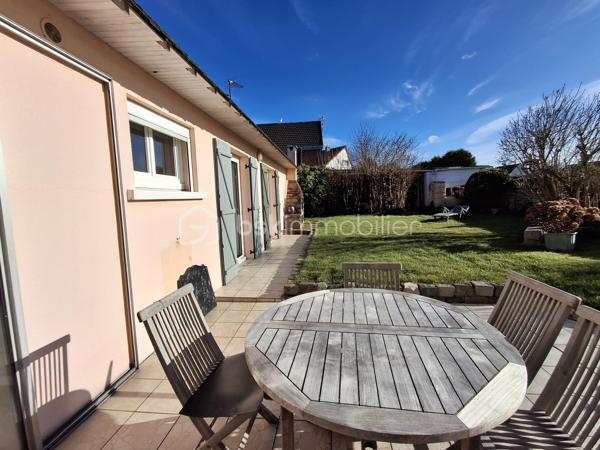 🔥 MAISON FAMILIALE AVEC VUE MER – FORT POTENTIEL À RÉVÉLER ! 🔥

📍 Dieppe – Quartier Vieux Neuville (calme & recherché)

Vous cherchez une maison avec du cachet, de l’espace et la possibilité de créer un lieu à votre image ?
👉 Cette maison est une vraie opportunité.

Derrière sa façade pleine de charme (à l'origine maison en briques comme dans le quartier), découvrez 135 m² à réinventer selon vos envies, avec déjà tout ce qu’il faut pour séduire :

✨ Un séjour lumineux de 35 m² avec cheminée, ouvert sur le jardin
✨ 4 à 5 chambres possibles, dont certaines avec vue mer 🌊
✨ Jardin intimiste de 422 m², clos, sans vis-à-vis
✨ Quartier prisé, au calme, proche de tout

🏡 Une maison saine et bien entretenue, qui offre une excellente base…
💡 Travaux d’isolation  et de rafraichissement à prévoir pour en faire un véritable cocon moderne et confortable.

👉 Parfaite pour :
•	une grande famille 
•	une résidence secondaire pleine de charme 
•	un projet de valorisation avec fort potentiel 

📞 Ne tardez pas : contactez-moi dès maintenant pour organiser une visite et découvrir tout ce que cette maison peut devenir.