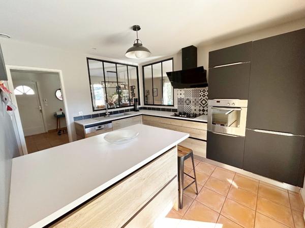 Maison 5 pièce(s) 124 m2 avec piscine et sous-sol sur 1600m² de terrain