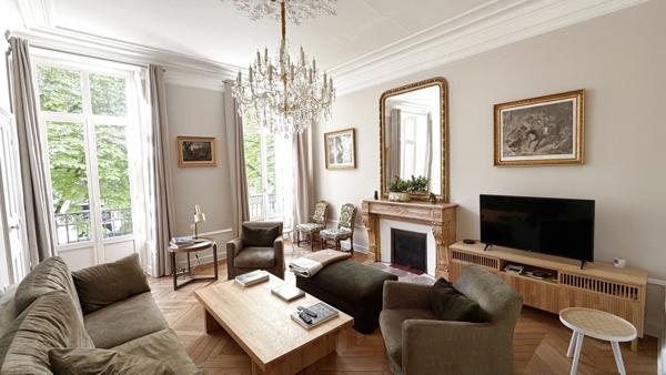 Appartement
                                                                                                                                                                                                                                                                                                                        5 pièce(s)                                                                                                                                                                                                          3 chambre(s)                                                                                                                                                                                                          132  m²