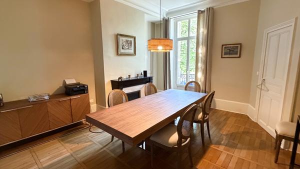 Appartement
                                                                                                                                                                                                                                                                                                                        5 pièce(s)                                                                                                                                                                                                          3 chambre(s)                                                                                                                                                                                                          132  m²