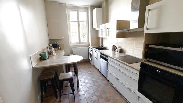 Appartement
                                                                                                                                                                                                                                                                                                                        5 pièce(s)                                                                                                                                                                                                          3 chambre(s)                                                                                                                                                                                                          132  m²