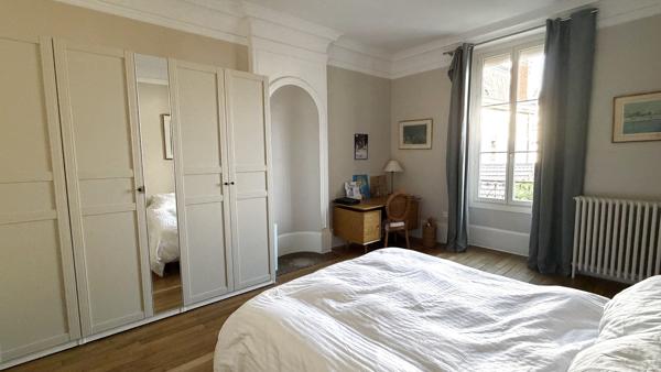 Appartement
                                                                                                                                                                                                                                                                                                                        5 pièce(s)                                                                                                                                                                                                          3 chambre(s)                                                                                                                                                                                                          132  m²