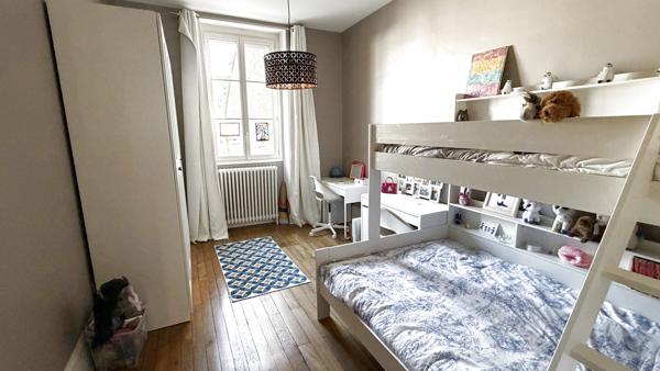 Appartement
                                                                                                                                                                                                                                                                                                                        5 pièce(s)                                                                                                                                                                                                          3 chambre(s)                                                                                                                                                                                                          132  m²