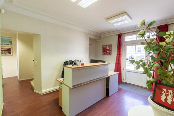 Idéal pour investisseurs - Bureaux transformables en 3 logements