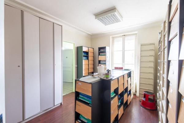 Idéal pour investisseurs - Bureaux transformables en 3 logements