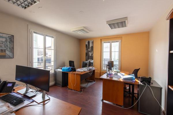 Idéal pour investisseurs - Bureaux transformables en 3 logements