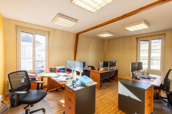 Idéal pour investisseurs - Bureaux transformables en 3 logements