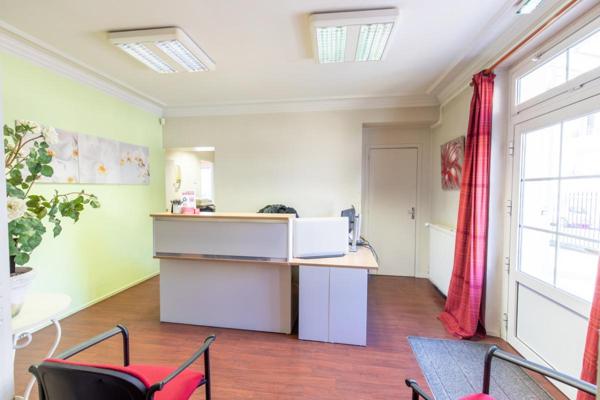 Idéal pour investisseurs - Bureaux transformables en 3 logements