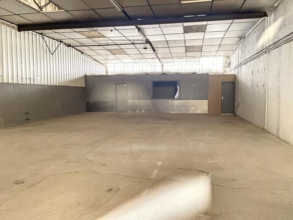 Location local commercial Les Angles - 1 190 €/mois