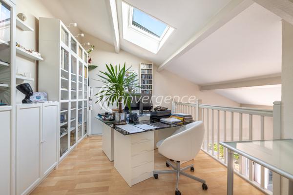 Maison
                                                                                                                                                                                                                                                                                                                        6 pièce(s)                                                                                                                                                                                                          5 chambre(s)                                                                                                                                                                                                          197  m²
