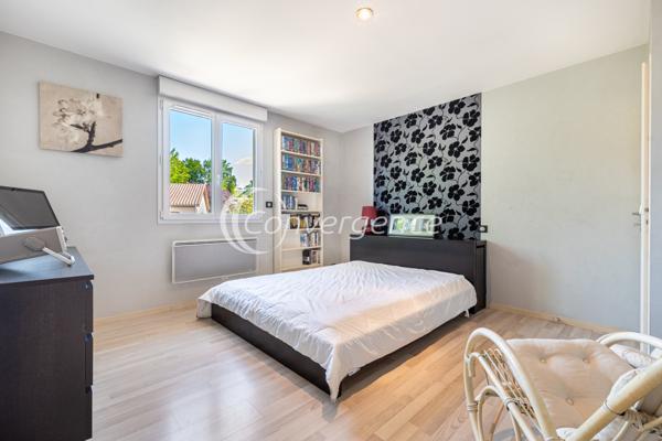 Maison
                                                                                                                                                                                                                                                                                                                        6 pièce(s)                                                                                                                                                                                                          5 chambre(s)                                                                                                                                                                                                          197  m²
