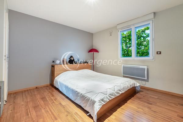 Maison
                                                                                                                                                                                                                                                                                                                        6 pièce(s)                                                                                                                                                                                                          5 chambre(s)                                                                                                                                                                                                          197  m²