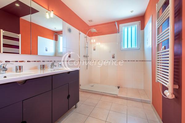 Maison
                                                                                                                                                                                                                                                                                                                        6 pièce(s)                                                                                                                                                                                                          5 chambre(s)                                                                                                                                                                                                          197  m²