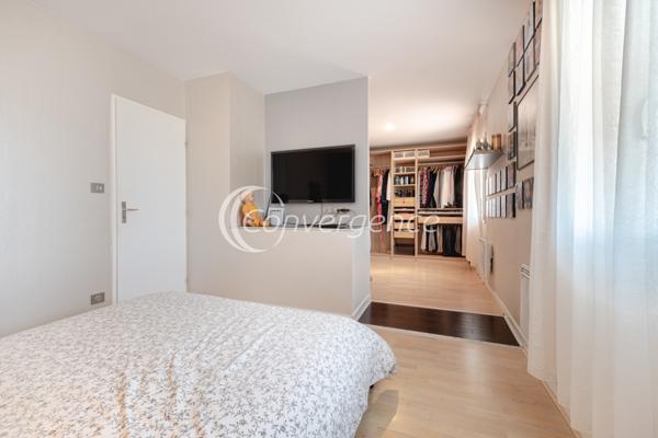 Maison
                                                                                                                                                                                                                                                                                                                        6 pièce(s)                                                                                                                                                                                                          5 chambre(s)                                                                                                                                                                                                          197  m²