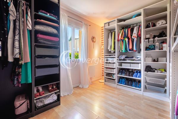 Maison
                                                                                                                                                                                                                                                                                                                        6 pièce(s)                                                                                                                                                                                                          5 chambre(s)                                                                                                                                                                                                          197  m²