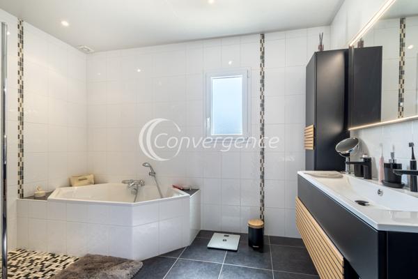 Maison
                                                                                                                                                                                                                                                                                                                        6 pièce(s)                                                                                                                                                                                                          5 chambre(s)                                                                                                                                                                                                          197  m²