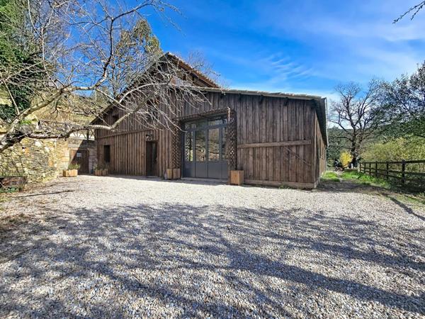 Superbe maison de caractère implantée sur son grand terrain